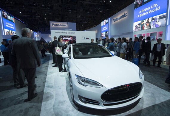   Tesla Motors Inc displaying its latest electric car at a consumer electronics show in Las Vegas. [Photo / Xinhua]  