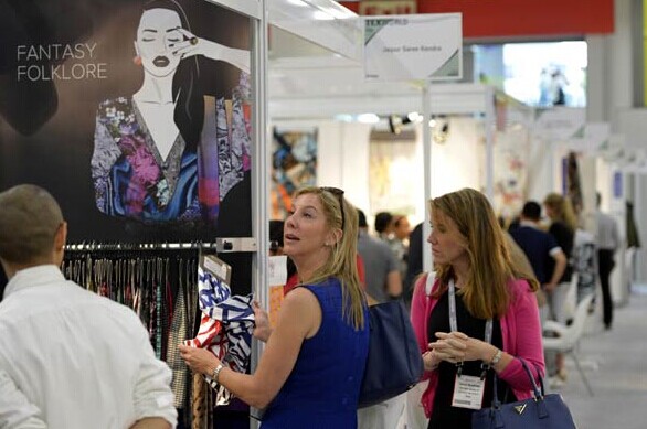 Visitors are seen at the 2014 International Apparel Sourcing Expo, which opened on Tuesday in New York. The event is organized by the China National Textile and Apparel Council and Messe Frankfurt USA. [Photo/Xinhua]  