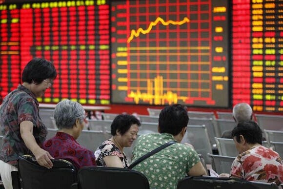 The Shanghai Composite Index closed up 2.4 percent at 2,177.95 points on Monday, its highest finish since Dec 13. Meanwhile, the clock is ticking toward October, when the Hong Kong-Shanghai Stock Connect, commonly known as the through train, is scheduled to launch. XIE ZHENGYI/CHINA DAILY  
