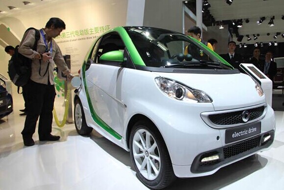 A new electric car is on show in Beijing. China launched a favorable pricing directive for electric cars on Wednesday to make using them significantly cheaper than gas-fueled ones. The move brings the nation one step closer to the widespread adoption of such vehicles. CHINA DAILY  