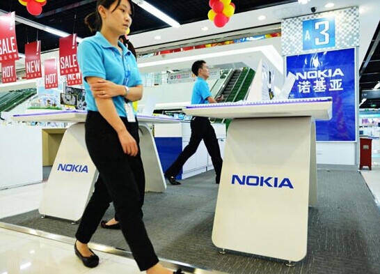 A Nokia store without customers in Hangzhou, Zhejiang province. Employees of Microsoft Corp's Nokia group in Beijing are worried about the company's massive layoff plan. [Photo/China Daily] 