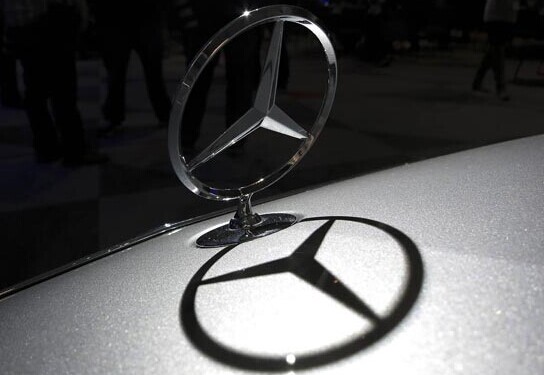 A Mercedes Benz hood ornament is pictured at the Jacob Javits Convention Center during the New York International Auto Show in New York April 17, 2014. [Photo / chinadaily.com.cn]  