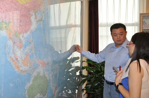 Wang Jing, chairman and CEO of HKND Group, explains to a Global Times reporter the significance of a second inter-ocean canal in Central America. Photo: Chu Daye/GT