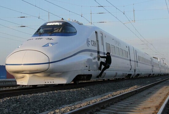 A driver enters a train cab for a trial run at the Harmi South Station in the Xinjiang Uygur autonomous region. Railway authorities are putting greater importance on transportation safety as more high-speed rail lines start operations. [Photo/China Daily]