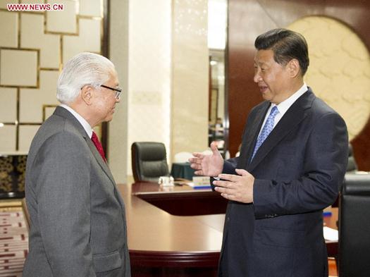 Chinese President Xi Jinping (R) meets with Singaporean President Tan Keng Yam in Nanjing, capital of east China's Jiangsu Province, Aug. 16, 2014. (Xinhua/Xie Huanchi)