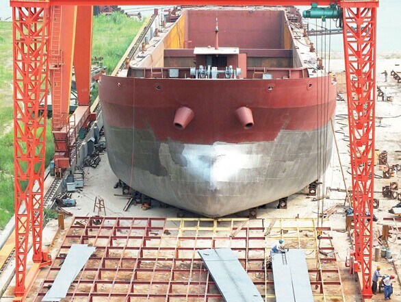 A ship built by Chinese shipbuilder Yichang Jiangsen Ship Building Co at a shipyard in Yichang, Hubei province. [Provided to China Daily]  