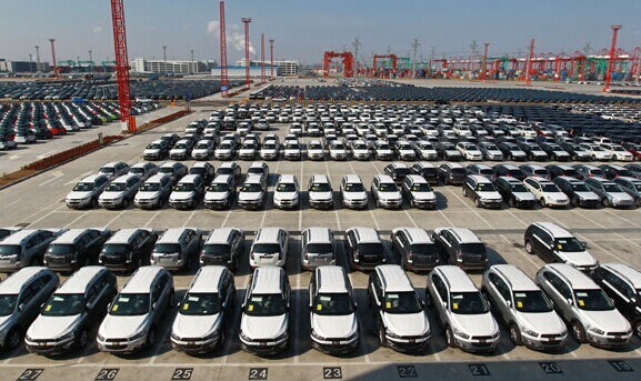 Vehicles ready for delivery at the Shanghai Free Trade Zone. [Photo/Xinhua]  