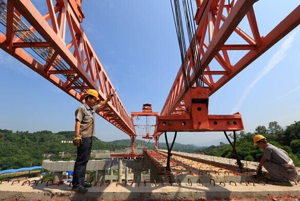 Construction workers complete a bridge project on the Chongqing-Guang'an highway on Thursday. Work on the 79-kilometer roadway is progressing steadily and is expected to be finished by the end of 2016. [Photo/China Daily]  