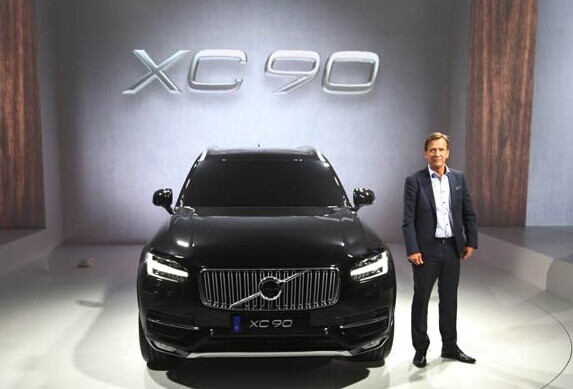 Volvo Cars Chief Executive Officer Hakan Samuelsson poses next to a Volvo XC90. [Photo by Tuo Yannan/chinadaily.com.cn]