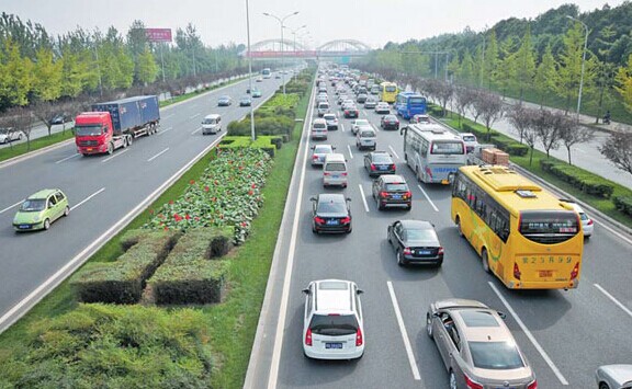Chengdu's renowned leisurely lifestyle is now going increasingly mobile. [Photo/China Daily]