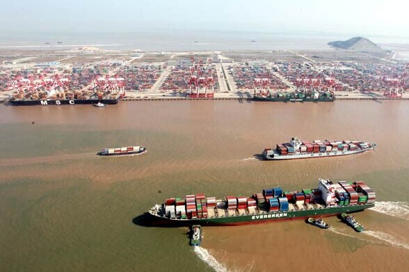 Cargo ships depart and arrive at Yangshan Port in Shanghai.FAN JUN/XINHUA  