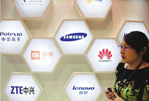   A woman attends a mobile phone trade show on June 27 in Nanjing, Jiangsu province. The US-based Audience Inc has teamed up with Chinese smartphone companies like Xiaomi and mobile operators like China Mobile. CHINA DAILY  