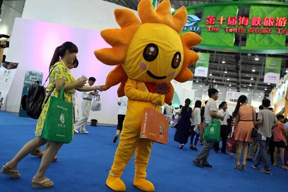 Tourism Malaysia attaches great importance to the 10th Straits Travel Fair, which is running concurrently with the Xiamen Investment Fair. The country brought 10 local travel agencies to the event. Zhu Xingxin / China Daily  