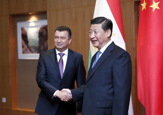 Chinese President Xi Jinping (R) meets with Tajik Prime Minister Qohir Rasulzoda in Dushanbe, capital of Tajikistan, Sept. 13, 2014.(Xinhua/Ju Peng)