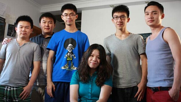 Liu Xianran (third left), Tsinghua University graduate and 22-year-old business owner, takes a group photo with his team. Liu is one of Chinas younger generation looking to make fortunes from the booming Internet industry. WANG ZHUANGFEI / CHINA DAILY 
