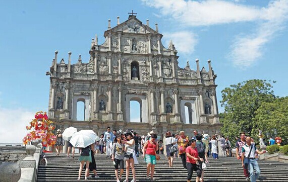 The Ruins of St. Paul, a popular tourism destination in Macao, is always full of visitors from all over the world. Parker Zheng / China Daily