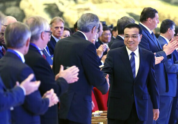 Premier Li Keqiang greets foreign representatives during the China Quality Conference at the Great Hall of the People in Beijing on Monday. Feng Yongbin / China Daily  