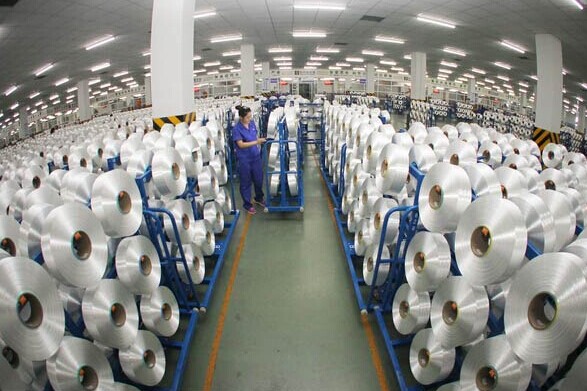 A worker conducting routine checks at a spinning workshop of Hengli Group in Nantong, Jiangsu province. The latest social responsibility report issued by the China National Textile and Apparel Council focuses on the new normal state, in terms of environment, confronting the industry's transformation and fulfilling of its social responsibilities. Provided to China Daily