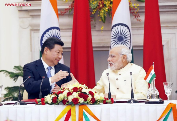 Chinese President Xi Jinping (L) and Indian Prime Minister Narendra Modi jointly meet media reporters after their talks in New Delhi, India, Sept 18, 2014. (Xinhua/Ju Peng) 