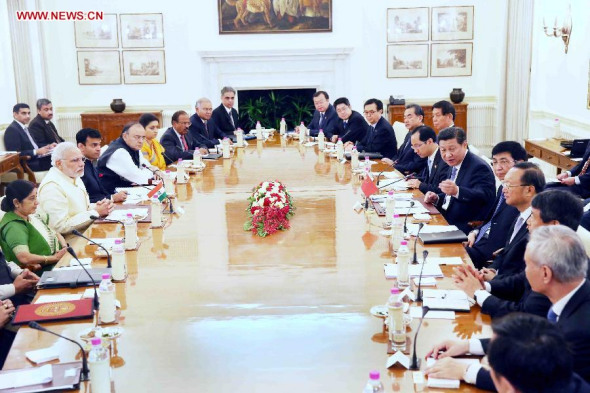 Chinese President Xi Jinping (6th R) holds talks with Indian Prime Minister Narendra Modi in New Delhi, India, Sept 18, 2014. (Xinhua/Yao Dawei) 