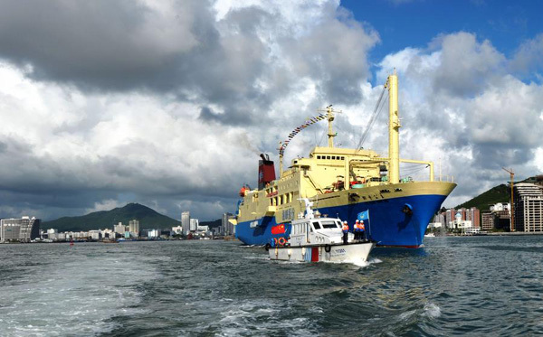 Cruise ship, Coconut Princess, leaves the port of Sanya for Xisha Islands in South China's island of Hainan province, Sept 2, 2014. [Photo/Xinhua]  