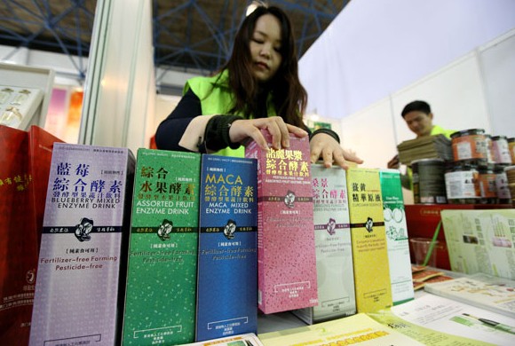 An exhibitor from Taiwan displays nutritional products at the 13th International Nutrition and Health Industry Expo held in Beijing in November, 2013 [Photo/Provided to China Daily] 