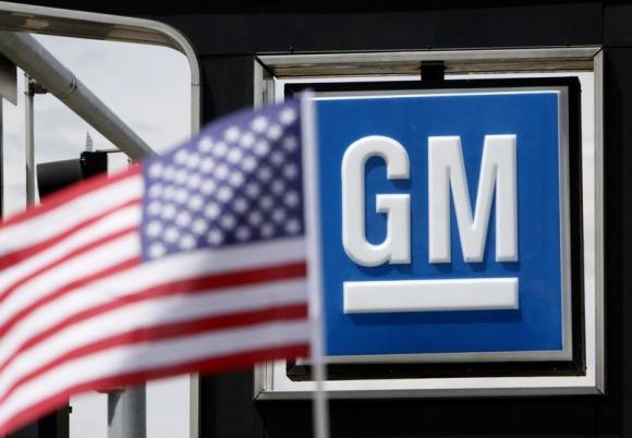 The US flag flies at the Burt GM auto dealer in Denver June 1, 2009.[Photo: China daily /Agencies]