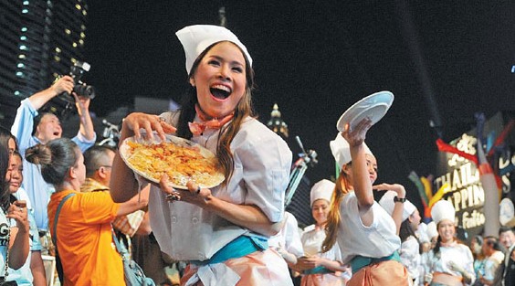  A Thai food festival in Bangkok in July attracts a huge audience. GAO JIANJUN/XINHUA   