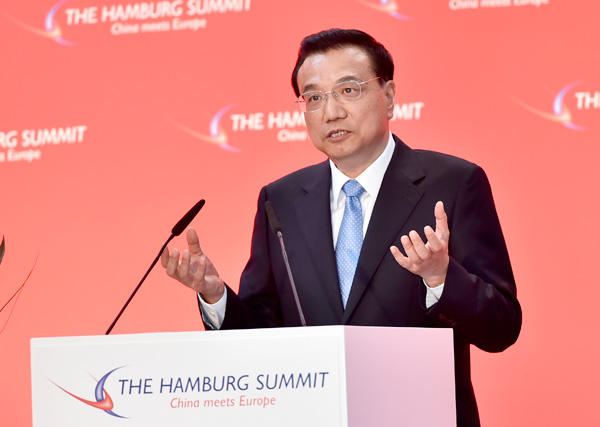 Premier Li Keqiang delivers a keynote speech at the closing ceremony of the sixth Hamburg Summit in Hamburg, Germany, Oct 11, 2014. [Photo/Xinhua]