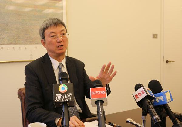 Zhu Min, deputy managing director of the International Monetary Fund (IMF), talks to Chinese journalists in his office on Sunday after a three-day IMF/World Bank annual meeting in Washington. Chen Weihua/China Daily  