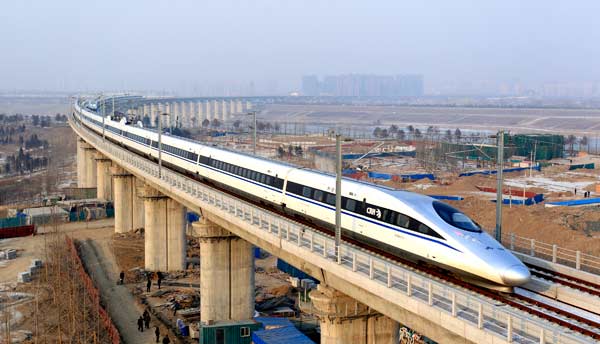 A high-speed train travelling to Guangzhou is seen running on Yongdinghe Bridge in Beijing, Dec 26, 2012 file photo. [Photo by Jiao Hongtao/China Daily]  