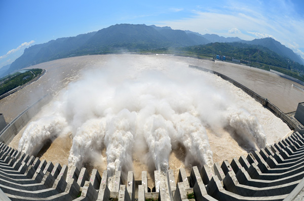 The sluice gates of the Three Gorges Dam are opened for the first time this year as floodwater from heavy rain hurtles down the Yangtze River on Sept 2, 20. [Photo/Xinhua]  