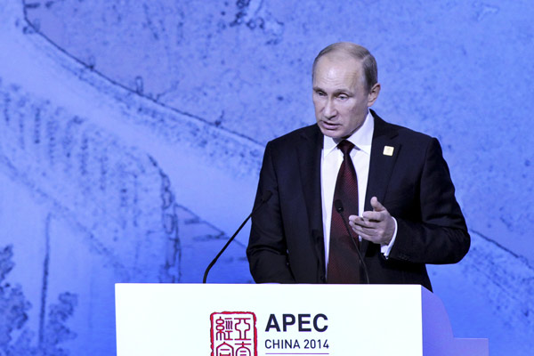 Russian President Vladimir Putin gives a keynote address at the APEC CEO Summit 2014 on Monday. [Zou Hong / China Daily]  