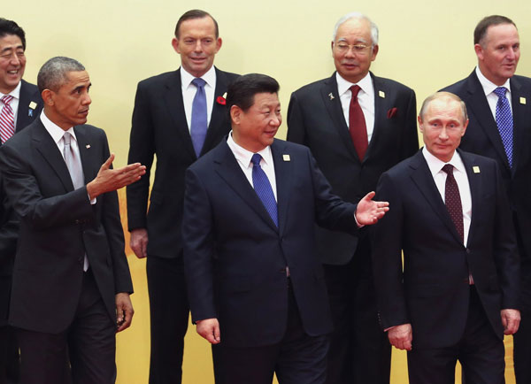 Leaders pose at the APEC meeting in Beijing on Tuesday. Pictured are President Xi Jinping (center, front), US President Barack Obama (left) and Russian President Vladimir Putin (right), and in the back are Japanese Prime Minister Shinzo Abe, Australian Prime Minister Tony Abbott, Malaysian Prime Minister Najib Razak and New Zealand Prime Minister John Key. [Photo by WU ZHIYI / CHINA DAILY]