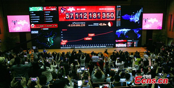 Photo shows the live figure for 11/11 sales on Alibaba Group Holding Ltd's giant screen at 0:00 am on Nov 12, 2014. [China News Service/Li Chenyun]