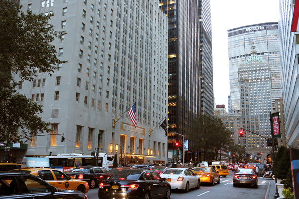 The Waldorf Astoria is pictured at 301 Park Avenue in New York on Oct 6. Hilton Worldwide Holdings Inc said it would sell its flagship Waldorf Astoria New York hotel to a Chinese insurance company for $1.95 billion, one of the highest prices per room ever paid for a US hotel. Guan Liming for/China Daily  