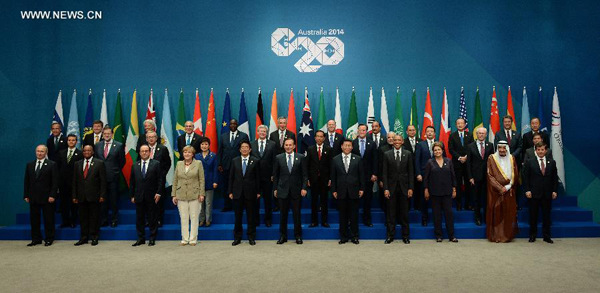 Chinese President Xi Jinping (5th R front) and other G20 leaders pose for a group photo at the 9th Group of 20 (G20) Summit in Brisbane, Australia, Nov. 15, 2014. (Xinhua/Ma Zhancheng)