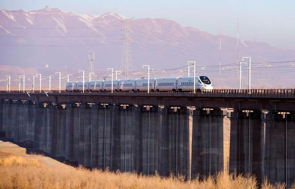 A high-speed bullet train runs from Urumqi South Railway Station to Hami city, Xinjiang, in this Nov 16 file photo. [Photo/Xinhua]  