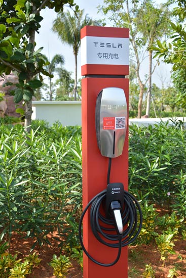 A charging station for Tesla is seen at Shangri-La's Sanya Resort in Hainan, Dec 2, 2014. [Photo / chinadaily.com.cn]   