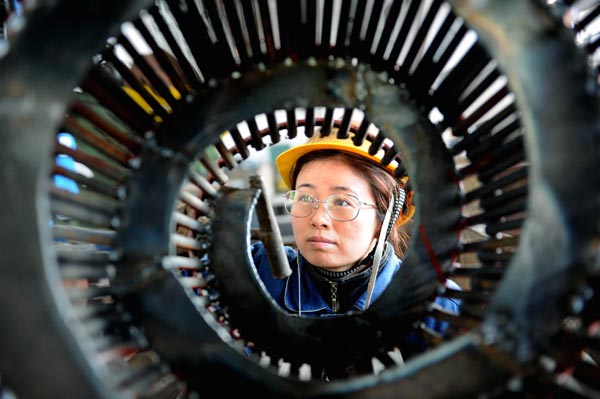 A worker welds the copper product manufactured by Jiangxi Copper Corporation in Dexing, Jiangxi province, in March, 2014. [Photo/China Daily]  