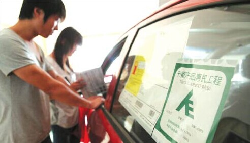 Already armed with a range of information they gathered themselves, today's buyers make their final decisions at a dealership, where the most important factors for a model are comfort, word-of-mouth reputation, promotional deals and fuel efficiency. [SI WEI/ FOR CHINA DAILY]  