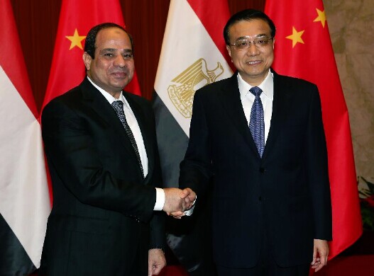 Chinese Premier Li Keqiang (R) meets with Egyptian President Abdel Fattah al-Sisi in Beijing, capital of China, Dec. 24, 2014.(Xinhua/Liu Weibing)   
