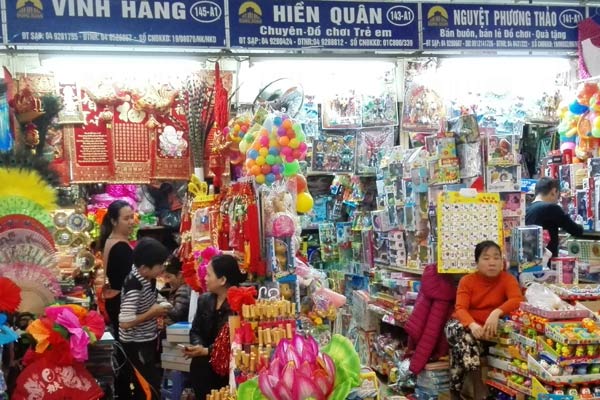The Cho Dong Xuan wholesale market for made-in-China toys in Hanoi, Vietnam. WANG JIAN/CHINA DAILY  
