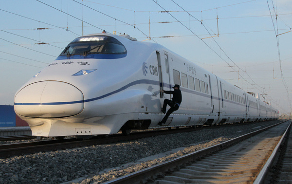 A test-running bullet train at the Hami station in Xinjiang Uygur autonomous region. The high-speed railway from Lanzhou, Gansu province, to Urumqi, Xinjiang, is expected to go into service at the end of this year. [Provided to China Daily]