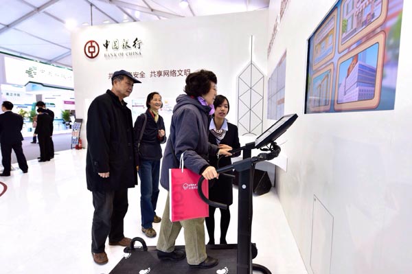 The Bank of China Ltd stand at a services expo in Beijing. New yuan-denominated loans rose 10 percent to 9.78 trillion yuan in 2014 from 8.89 trillion yuan for 2013, according to figures released by the People's Bank of China on Thursday. [Photo/China Daily]