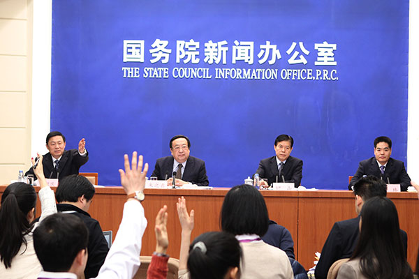 Zhong Shan (R2), vice-minister of commerce, and Zhu Zhixin (L2), vice-chairman of the National Development and Reform Commission, attend the first weekly policy briefing of the State Council , Jan 16, 2015. [Photo by Zou Hong/english.gov.cn]