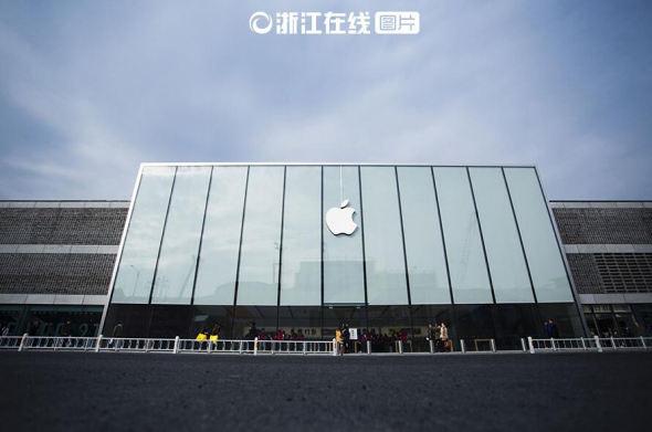 The facade of the biggest Apple flagship store in Asia has finished in Hangzhou, east Chinas Zhejiang province. [Photo/zjol.com.cn]