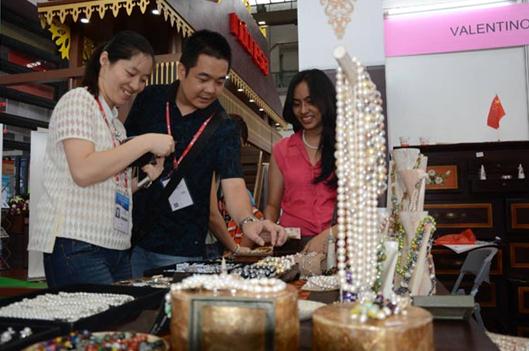 Jewelry from Myanmar at the 2014 China-Asean Expo in Nanning, capital of the Guangxi Zhuang autonomous region. China is looking to increase its investments in the Association of Southeast Asian Nations, especially in influential projects that offer good returns. [Photo/China Daily]  