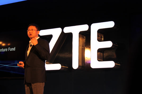 Cheng Lixin, CEO and Chairman of ZTE USA, talks to a packed auditorium on Jan 5 announcing his company's expansion and development plan in the US.[Chang Jun/China Daily]