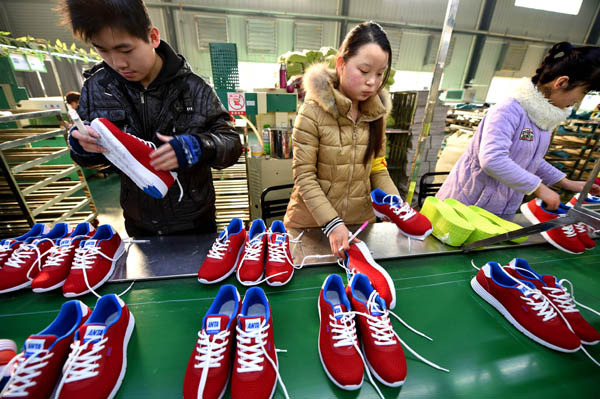A production line of Anta Sports Product Ltd in Bozhou, Anhui province. The company posted the best-ever annual sales performance on Wednesday. [Photo provided to China Daily]
